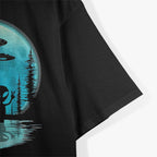 Alien and Bigfoot: The Ultimate Cryptid Encounter  – Exploring the Unknown T-Shirt