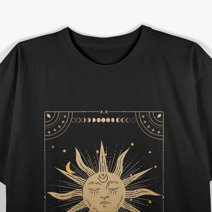 Sun and Moon Tarot: A Cosmic Balance of Light and Shadow T-Shirt