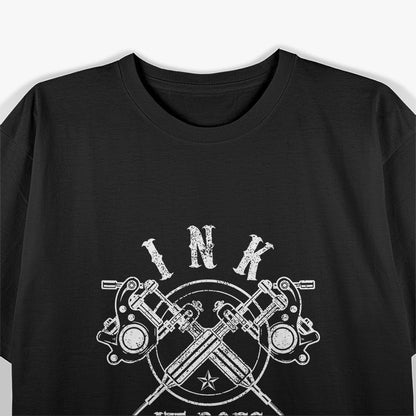 Tattoo Guns - Vintage Ink Inked Funny tattoo Artist T-Shirt