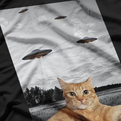 Funny Cat Selfie with UFOs Awesome Cat T-Shirt