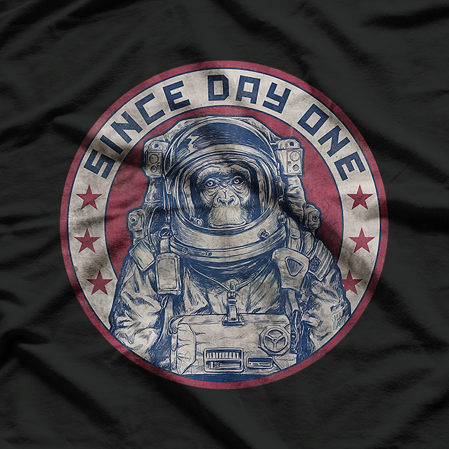 Astronaut Monkey Exploring Space Adventure Animal Design T-Shirt