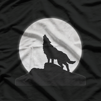 Wolf Howling at Moon – Retro Vintage Wildlife T-Shirt