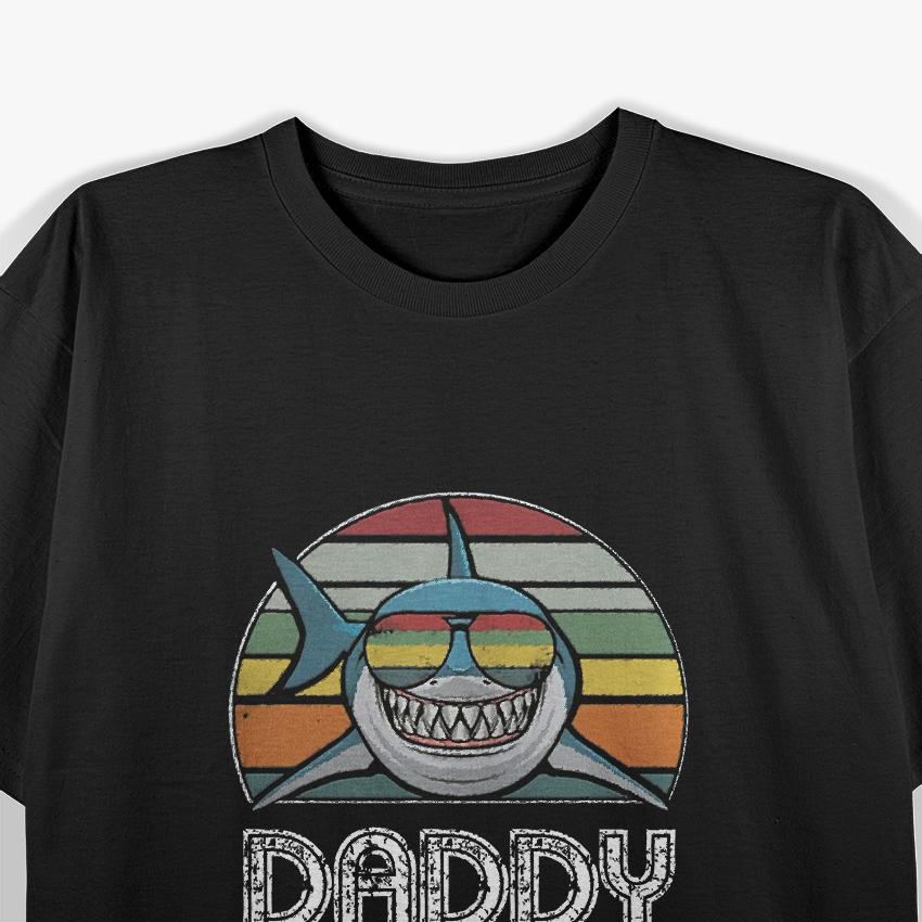 Daddy Shark Doo Doo – Funny Retro Dad T-Shirt