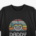 Daddy Shark Doo Doo – Funny Retro Dad T-Shirt