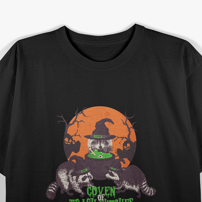 Witch’s Raccoon Cute Halloween Magic Animal Design T-Shirt