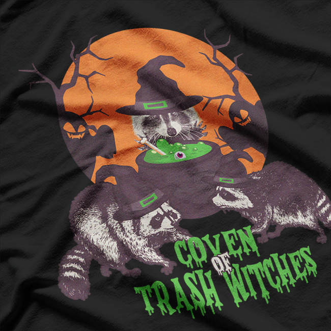 Witch’s Raccoon Cute Halloween Magic Animal Design T-Shirt