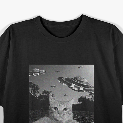 Funny Cat Selfie UFO Abduction – Alien Meme Cute Space Kitten T-Shirt