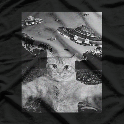 Funny Cat Selfie UFO Abduction – Alien Meme Cute Space Kitten T-Shirt