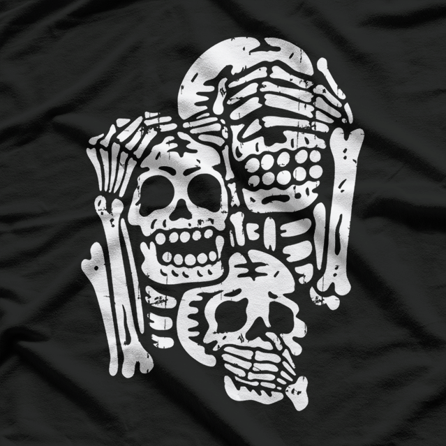 Three Wise Skeletons – Funny Halloween Party Spooky Joke T-Shirt