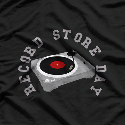 Turntable Player – Vinyl Vibes T-Shirt