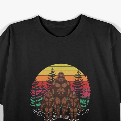 Grandpa Squatch – Like a Grandpa, Just Way More Squatchy Retro T-Shirt