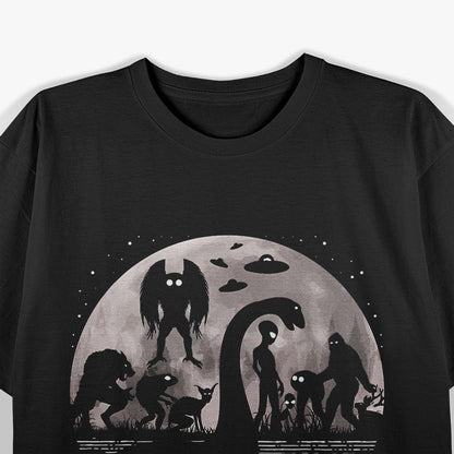 Funny Cryptid Mashup – Bigfoot & Loch Ness Monster Humor Love T-Shirt