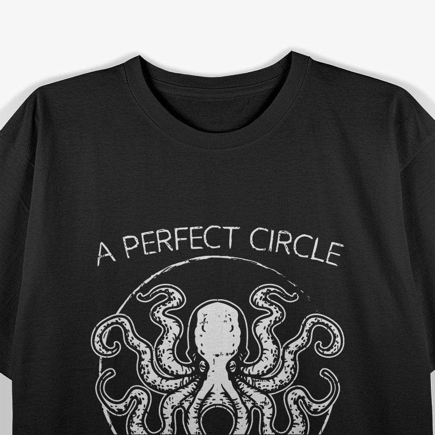 Perfect Circle Octopus: Mysterious & Nautical Aesthetic T-Shirt