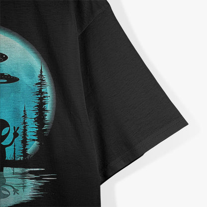 Alien and Bigfoot – Moon Men Cryptid Vintage Space Graphic T-Shirt