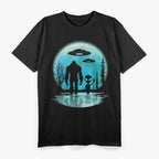 Alien and Bigfoot – Moon Men Cryptid Vintage Space Graphic T-Shirt