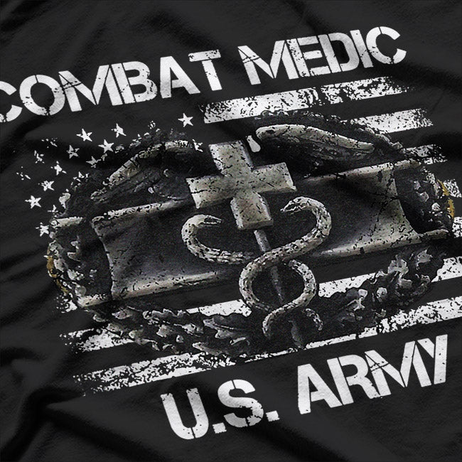 Combat Medic U.S. Army: Life Saver Under Fire T-Shirt