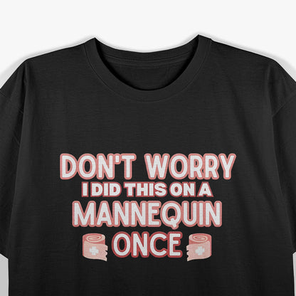 Funny Nurse Joke – Mannequin Practice Graphic T-Shirt