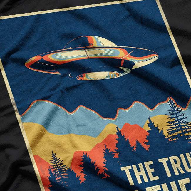 Mystery From the Stars – UFO Alien Encounter Love T-Shirt