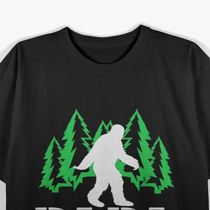 Papa Squatch Bigfoot Lover Gifts For Fun Dads T-Shirt