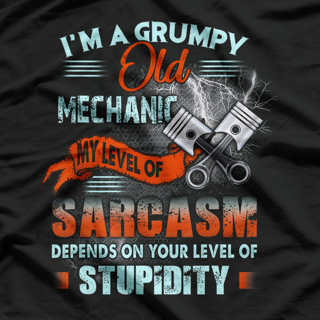 Old Mechanic Cool Design Great Gift T-Shirt