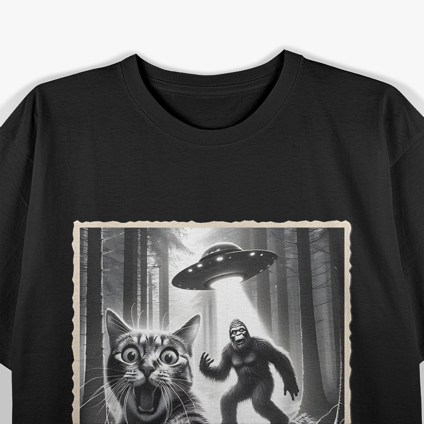 Bigfoot, UFO & Cat Selfie – Cryptid Comedy Mashup Love T-Shirt