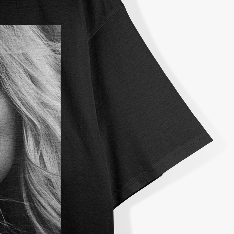 Vintage Model – Retro Fashion Icon Smoking T-Shirt
