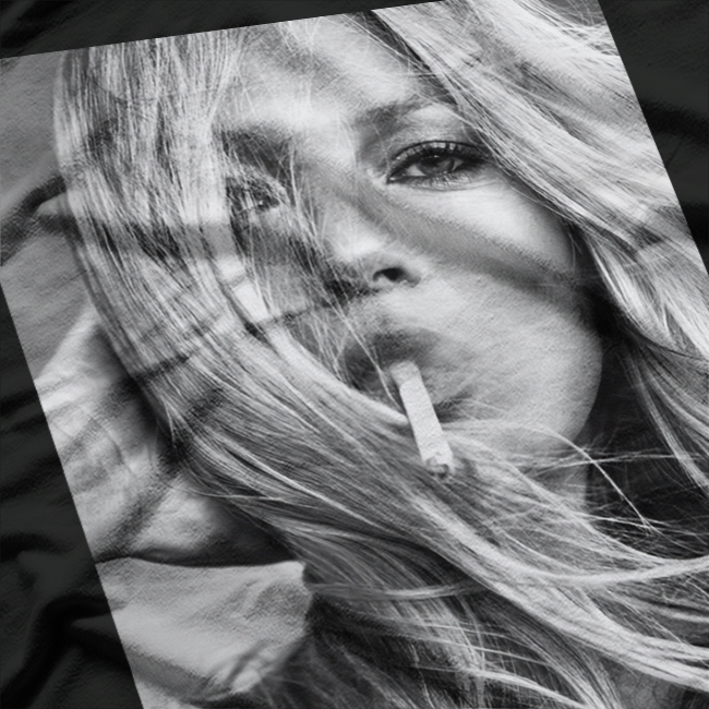 Vintage Model – Retro Fashion Icon Smoking T-Shirt